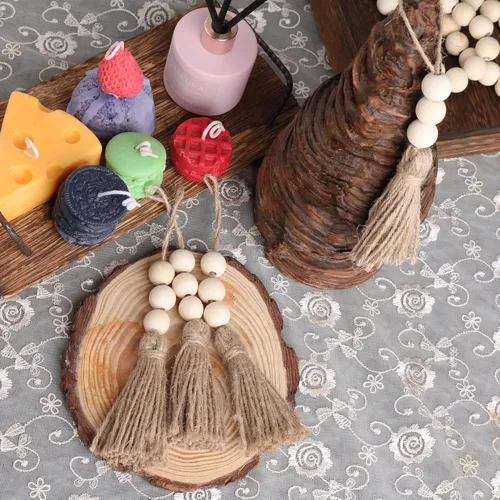 Vista 7 de Paquete de 20 borlas de cuerda de yute con 3 cuentas de madera, borlas de arpillera de cuerda de cáñamo para árbol de Navidad, manualidades, cuentas