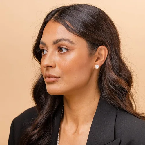 Vista 2 de PAVOI - Aretes de botón con perlas cultivadas de agua dulce AAA+, color blanco, y oro de 14 quilates