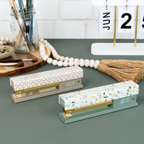 Vista 6 de Swingline - Engrapadora de Leah Bisch, capacidad para 20 hojas, tira completa, azulejos de baldosa color marrón claro, diseño de moda colorido