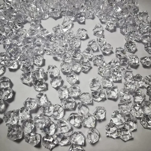 Vista 2 de Cubitos de hielo falsos, 1000 piezas de rocas de hielo acrílicas para centros de mesa, 0.433 x 0.551 in de dispersión de mesa de hielo artificial