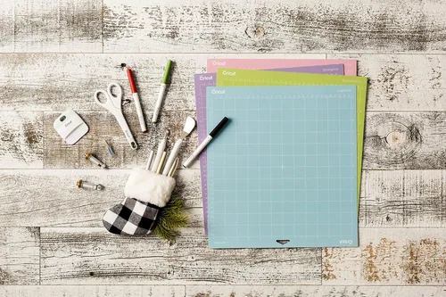 Vista 4 de Cricut Cuchilla de repuesto, hoja de corte dura y duradera, 12 mm de longitud, corta materiales gruesos y densos para crear proyectos