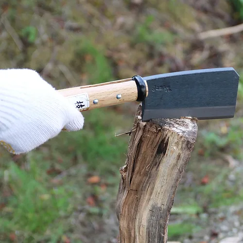 Vista 3 de KAKURI Herramienta japonesa NATA pequeña hacha de 5.3 pulgadas [doble biselado] fabricada en Japón, hacha japonesa de división de madera para leña