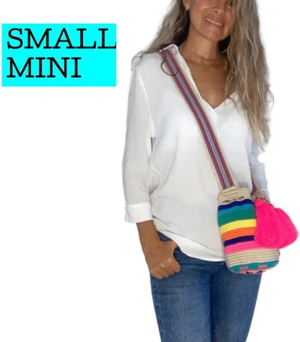 Vista 2 de Original Wayuu Mochila Bag For Women, Colombian boho bags, Handmade With Big Nice-Looking Tassels