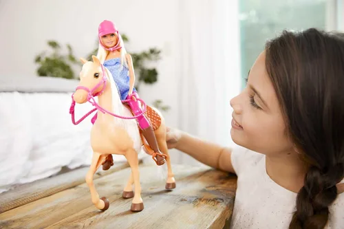 Vista 2 de Barbie Playset con muñeca rubia de moda en atuendo de montar y caballo castaño claro con silla, brida y riendas (exclusivo de Yaxa)