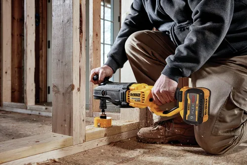 Vista 2 de DEWALT FLEXVOLT 60V MAX* Taladro de ángulo recto, sin escobillas, cambio rápido de accesorios para pernos/vigas, sistema de embrague electrónico