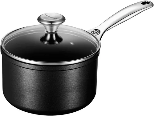 Le Creuset Cacerola PRO antiadherente endurecida con tapa de vidrio, 2 cuartos de galón.