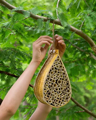 SunVara Casa de abejas Mason para abejas polinizadoras Regalos de jardinería Bee Hotel