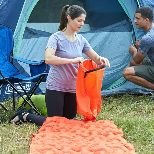Vista 6 de Coleman Kompact - Colchoneta inflable para campamento con válvula de aire integrada y bolsa de transporte incluida, no necesita bomba, parte