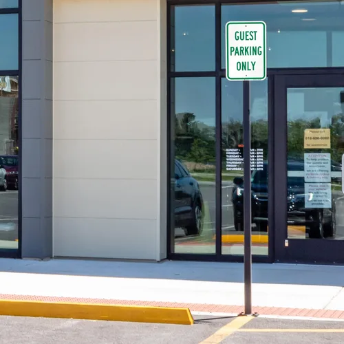 Vista 3 de SmartSign Letrero de "Guest Parking Only" 12 x 18 pulgadas, aluminio reflectante de grado de ingeniero 3M