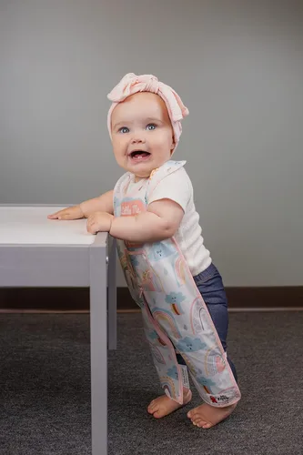 Vista 2 de Moore of Rachel's New Mr. Zippy - Baberos impermeables de cuerpo completo con bonitos diseños para bebés de 6 a 36 meses, Multi Rose Rainbowlmbd