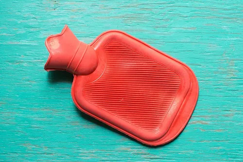 Vista 5 de SteadMax Botella de agua caliente de goma, reutilizable y sin BPA, bolsa calentadora para compresas de calor, calentador de cama y calentadores
