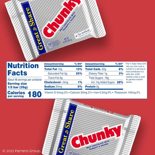 Vista 2 de Chunky, Chocolate con leche con cacahuetes y pasas, barra de caramelo envuelta individualmente, paquete compartido de 2.5 onzas cada uno, paquete