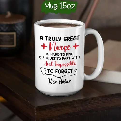 Vista 6 de Taza de estetoscopio – Taza personalizada con texto en inglés «A Truly Great Nurse Is Hard To Find Difficult To Part With And Impossible to Forget»