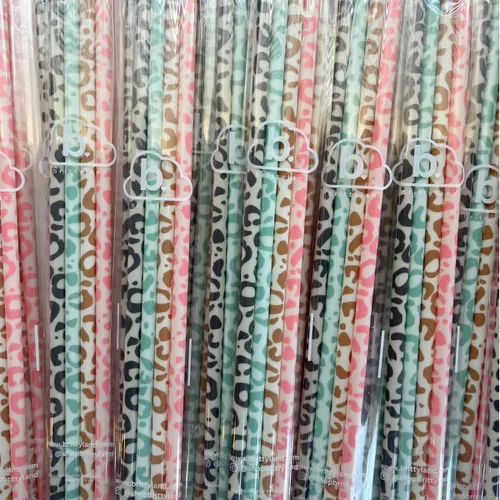 Vista 5 de Pajitas de leopardo de 40 onzas, paquete de 4 unidades, popotes de repuesto de 40 onzas + accesorios para café helado, popote reutilizable extra