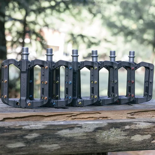 Vista 7 de Funn Black Magic - Juego de pedales de bicicleta de montaña planos de plástico – Pedales de bicicleta ligeros de plataforma ancha para estabilidad