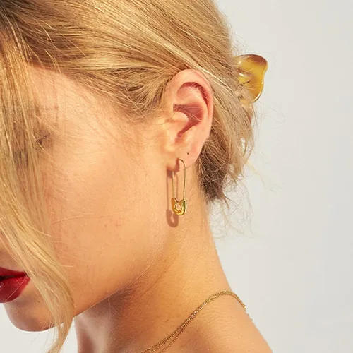 Vista 3 de Pendientes de aro de seguridad con diseño minimalista de cartílago, regalo personalizado para mujeres