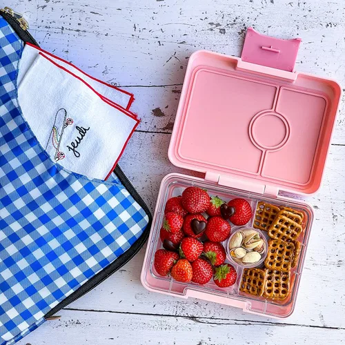 Vista 6 de Yumbox Lonchera Bento a prueba de fugas para niños (rosa fifi con bandeja arcoíris) con 3 compartimentos