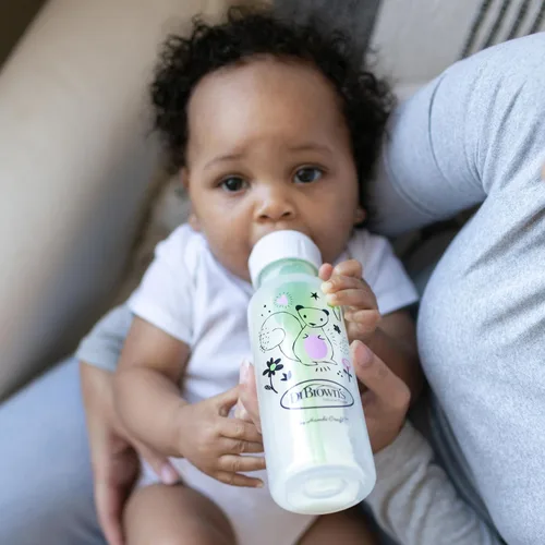 Vista 14 de Dr. Brown's Natural Flow Anti-Colic Options+ Biberón estrecho para bebé, cabra y ardilla, 8 oz/250 mL, con tetina de flujo lento nivel 1, libre