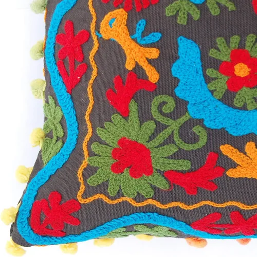Vista 4 de Traditional Jaipur Funda de almohada bohemia Suzani bordada, 16 x 16 pulgadas, funda de almohada decorativa, pompón indio (1)