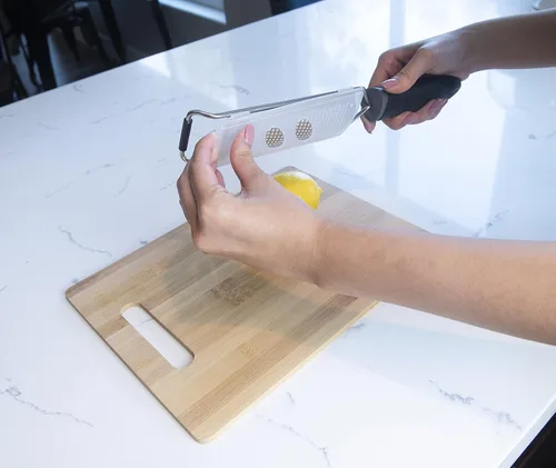 Vista 3 de Zest Citrus and Nutmosg Zester - Zester de acero inoxidable, accesorio de cocina duradero, estándar, plateado, 1 pieza