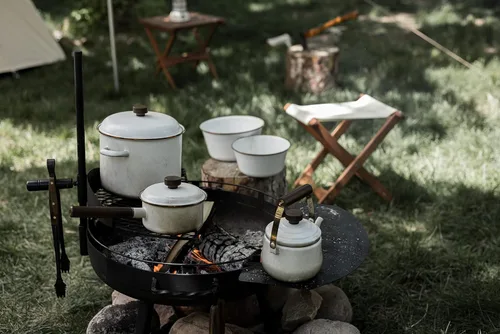 Vista 7 de Barebones Cacerola esmaltada - Olla de cocina de acero para la cocina y camping, sartén duradera con tapa (cáscara de huevo)