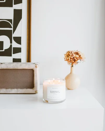 Vista 7 de Calyan Wax Co. Evergreen & Eucalyptus - Vela perfumada de 3 mechas – 43 horas de combustión – Velas de soja de lujo de 3 mechas – Velas de cera