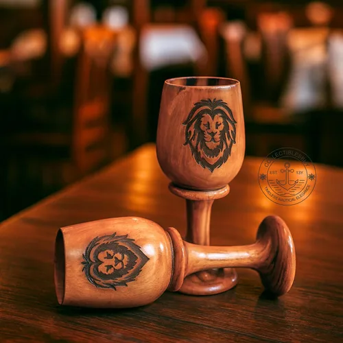 Vista 6 de collectiblesBuy Juego de 2 copas de cerveza hechas a mano con logotipo de león marrón antiguo, cáliz de madera de teca natural, rústico