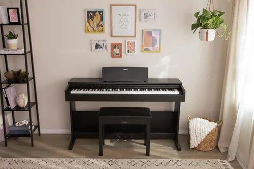 Vista 3 de Yamaha Arius Series - Piano vertical digital delgado, gran sonido, teclado compacto con peso, negro (YDPS35B)