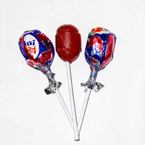 Vista 2 de Tutsi Pop Hot Paletas mexicanas con sabor a cereza y chile en polvo con un centro de goma Tutti Frutti, 21.2 onzas, 30