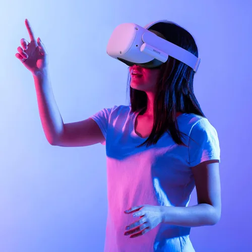 Vista 7 de BROVR Battery Pack for Oculus Quest 2 5000mAh Rechargeable Power Bank for OculusMeta Quest 2 and Quest Lightweight and Portable VR Headset Quest 2