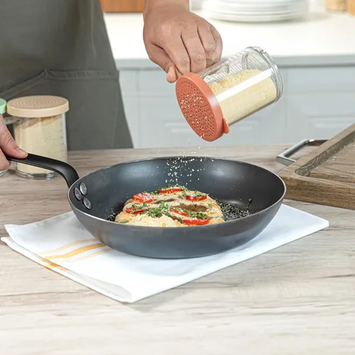 Vista 5 de Restaurantware RW Base - Mezclador de especias de plástico transparente de 10 onzas, 1 coctelera reutilizable para frotar en seco, incluye tapa