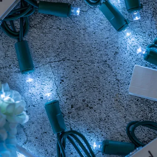 Vista 4 de YULETIME Luces LED de Navidad de gran angular de color blanco frío, 200 unidades, 50 pies, paquete de 2 hebras de 25 pies, 100 luces