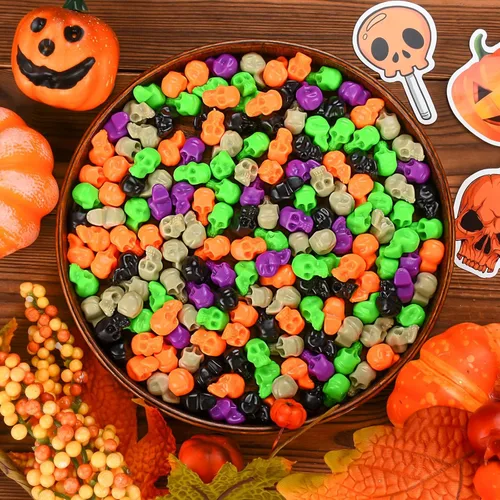 Vista 4 de 100 mini cabezas de calavera de plástico, calaveras pequeñas en miniatura, figuras de esqueleto de Halloween para bromas de Halloween, manualidades