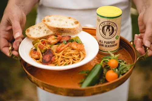 Vista 2 de A Cajun Life Condimento cajún original multiusos Auténtica mezcla de condimentos cajún y criollo, sin OMG, sin MSG, 8 onzas