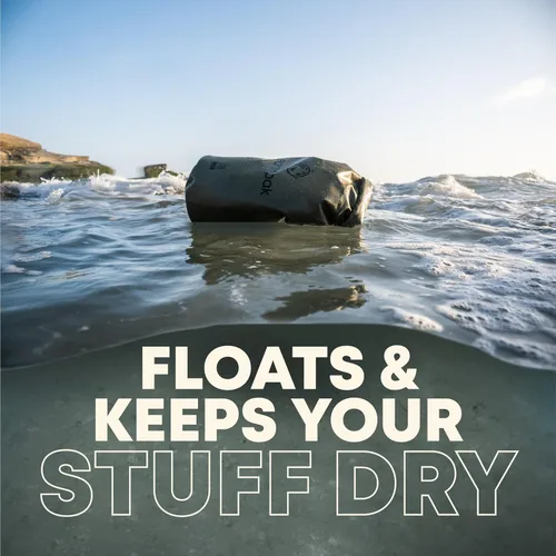 Vista 4 de Earth Pak Bolsa seca impermeable - Mochila impermeable con parte superior enrollable (30L Camo y 30L Verde)