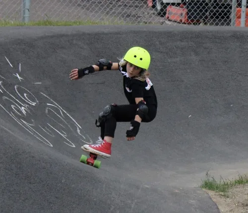 Vista 2 de Triple Eight WRISTSAVER - Guantes de muñeca, negro Ideal para skateboard, patinaje en línea y patinaje sobre ruedas