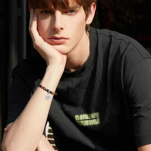 Vista 2 de Pulsera inspiradora para el día de San Valentín para hombres hecha a mano con versículo bíblico grabado, pulsera de cuentas de ágata natural y ojo