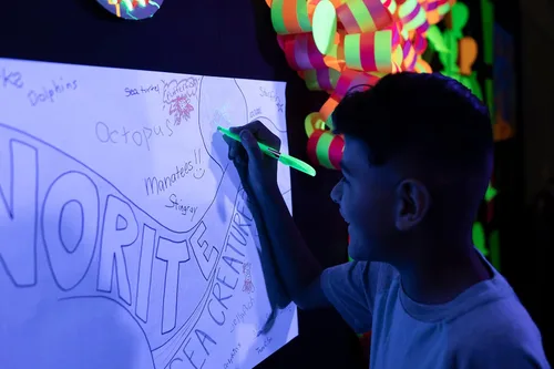 Vista 5 de Prang (Formerly Art Street) Rollo de caballete y arte, blanco, 24" x 200', 1 rollo