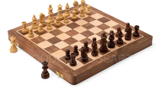 Vista 2 de Tablero de ajedrez plegable de madera magnético hecho a mano con almacenamiento para 32 ajedrez (7 x 7 pulgadas)