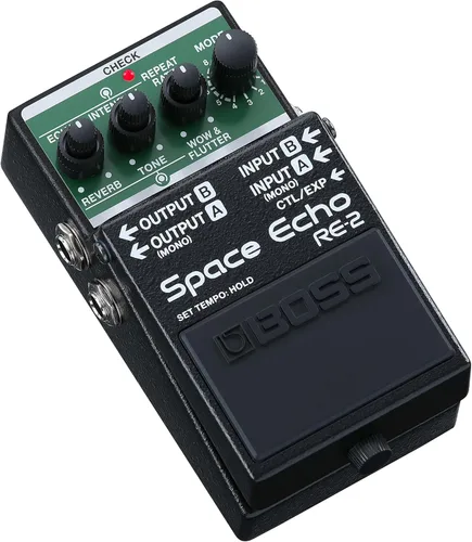 Vista 3 de Boss RE-2 Space Echo Delay and Reverb Effects Bundle con cable de instrumento Gearlux, cable de conexión y púas