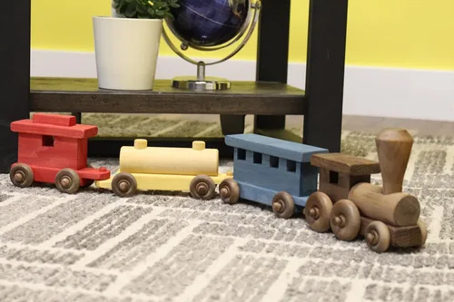 Vista 5 de AmishToyBox.com Juego de juguete de tren de madera, 24 pulgadas de largo, acabado aprobado por CPSIA (Circus Splash)