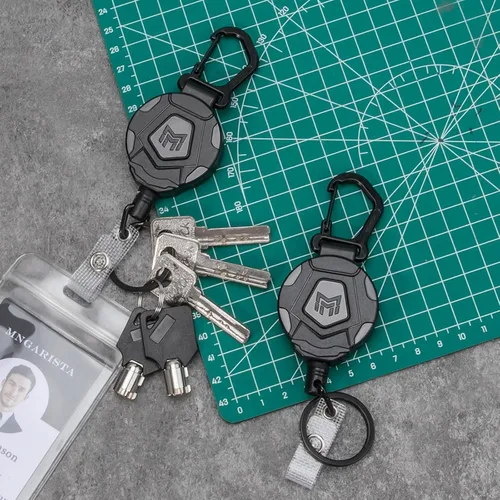 Vista 2 de MNGARISTA Llavero retráctil, soporte de mosquetón resistente, carrete táctico de identificación con cable retráctil de acero de 31.5 pulgadas, 8.0