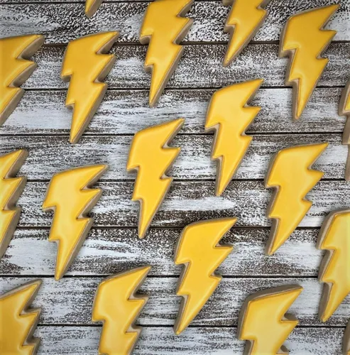 Vista 2 de Cortador de galletas Lightning Bolt de 4.25 pulgadas, fabricado en Estados Unidos por Ann Clark