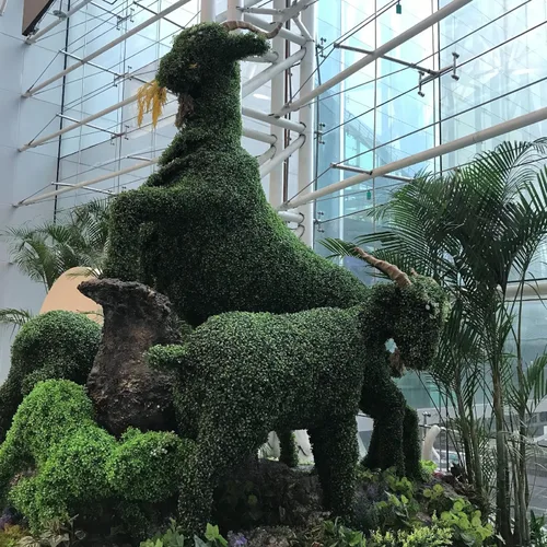 Vista 5 de KuGuo Paneles de setos topiarios artificiales de boj 12P, plantas de seto para patio al aire libre, plantas de pared con protección UV, 20 x 20