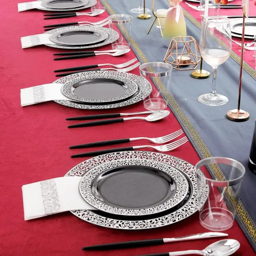 Vista 8 de LIYH 350 platos de plástico negro y plateado, juego de vajilla de plástico plateado, cubiertos desechables, platos negros con servilletas
