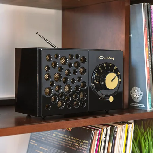 Vista 3 de Crosley CR3042A-BK Maverick Radio AM/FM portátil con receptor Bluetooth, color negro AM/FM Radio, Stream Digital Music With Bluetooth In, Built-in