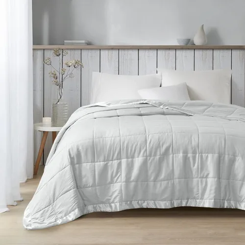 Madison Park - Colcha rellena de material sintético Cambria, tratamiento premium 3M Scotchgard para absorber la humedad, ligera y suave, para cama