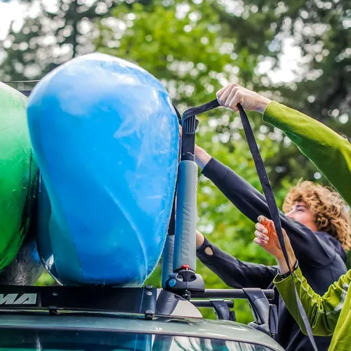 Vista 8 de YAKIMA - Soporte para barco montado en la azotea BigStack para vehículos, lleva hasta 4 barcos
