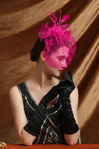 Vista 3 de Comott Tocado con diadema de plumas para mujer, tocados para fiesta de té con clip Derby para niñas y mujeres