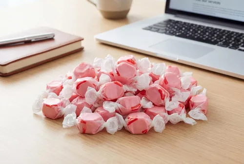 Vista 3 de Caramelo masticable gourmet con sabor a canela y salado, 1 libra, envuelto